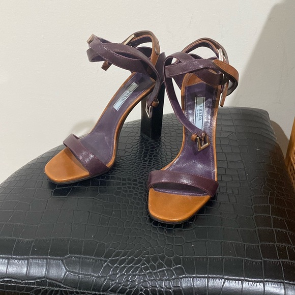 Prada heels - Picture 1 of 7
